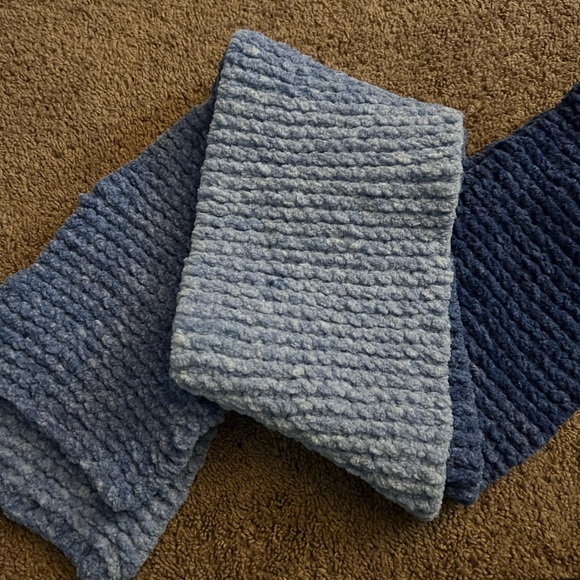 Bernat XXL homemade knitted scarf different blues! - Picture 3 of 7